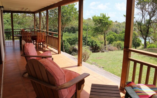 Two Bays Beach Villa Apartment and Studios