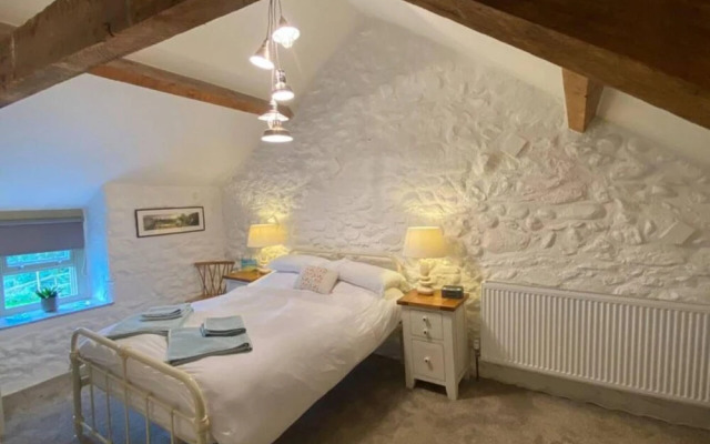 Idlewild Animal Sanctuary Farmhouse Stay - Charity