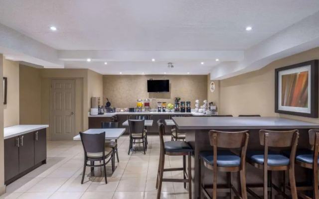 Super 8 Toronto East ON