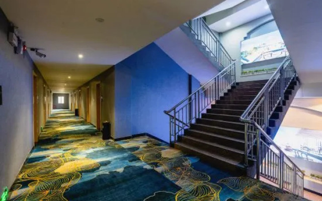 金太阳精品酒店(莲塘二中柏岗地铁站店)