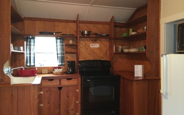 Whistling Swan Motel