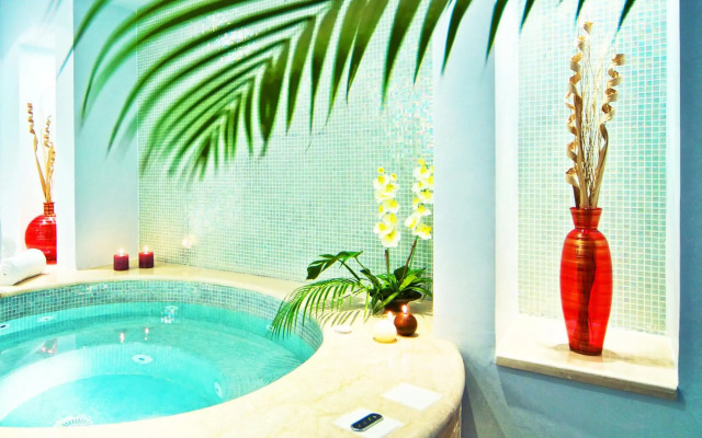 Grand Regal Hotel