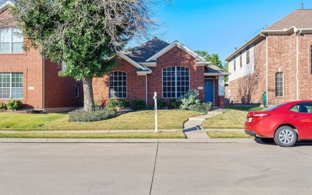 Centrally Located 3-bedroom and 2-bath The Colony Home With Great North Dallas Access 3 Home by Redawning