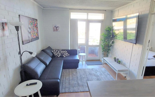 Sky High on Arundel - central Fremantle apartment