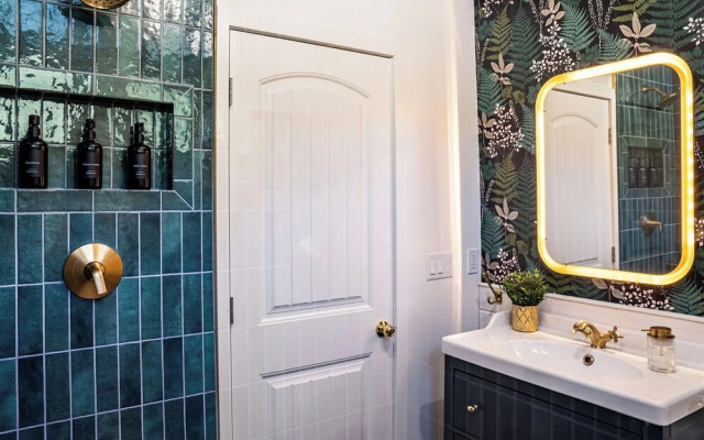 The Downtown Hive by Revelstoke Vacations