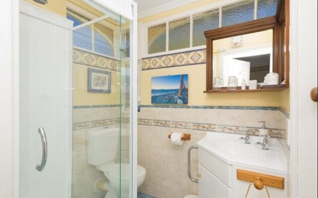 Sussex House Bed & Breakfast