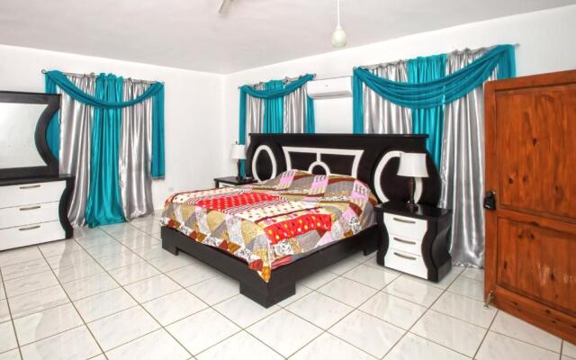 Playa Laguna 65 5 bedroom Villa