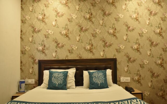 Itsy Hotels Crystal Palace Shimla With Valley View