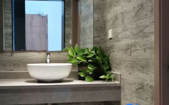 Qingteng Yisu Hotel (Ningbo Tianyi Square  Store )