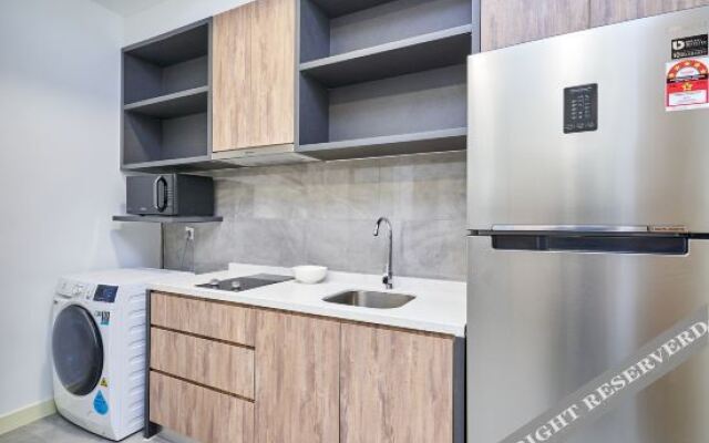 OYO Home 935 Breathtaking Studio Imperio Residence