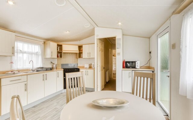 Serene Mobile Home in Hastings near Smugglers Adventure