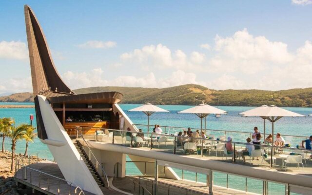 Yacht Club Villas