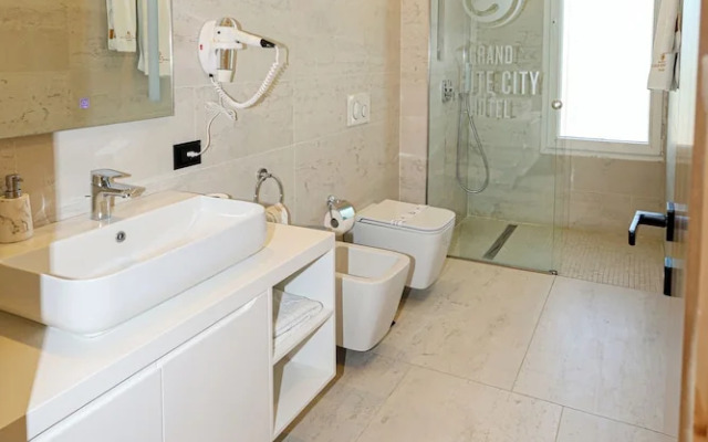 Grand White City Hotel