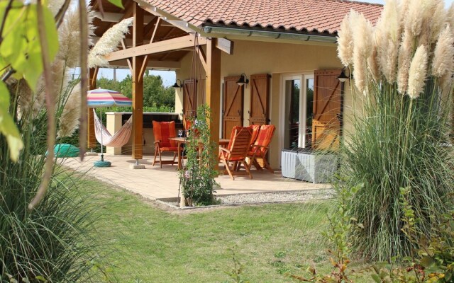 Spaciosu Holiday Home in Sadillac with Swimming Pool