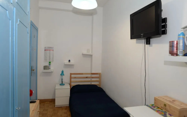 Room-single Room in Cozy and Comfortable