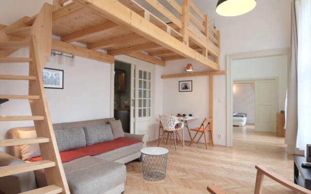 Wenceslas Apartment for 10 with AC