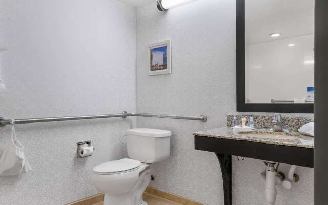 Comfort Inn & Suites Toledo North