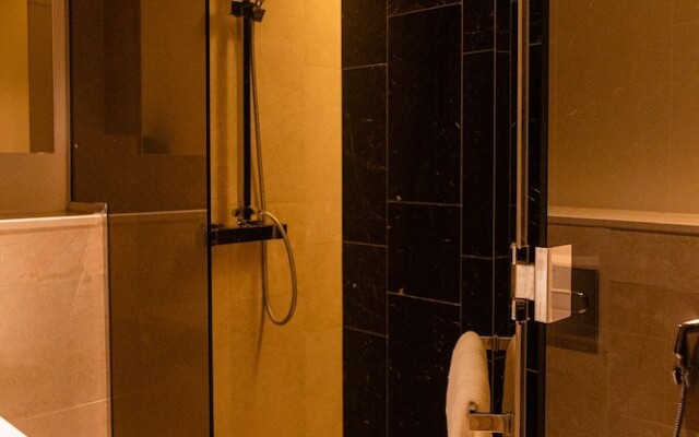 Palm Perfection 3BR with Private Beach