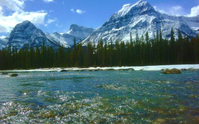 Sunwapta Falls Rocky Mountain Lodge