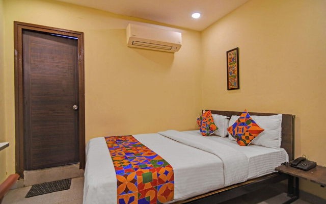 Fabhotel The Crown Aura