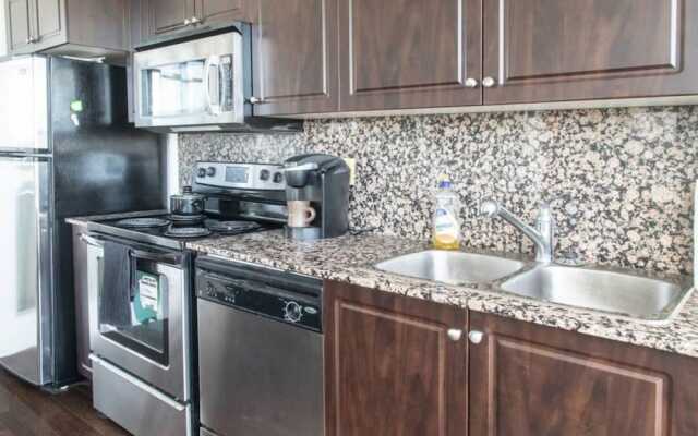 Modern 2 bedroom Condo with CN Tower Views