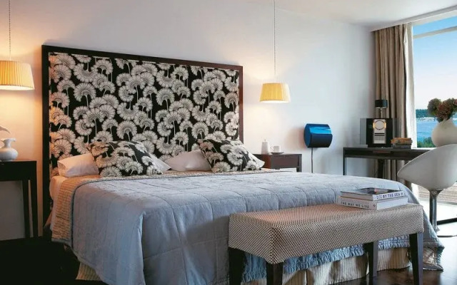 Vouliagmeni Suites 