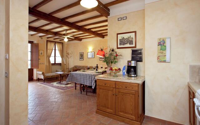 Spacious Cottage in Lucignano with Garden