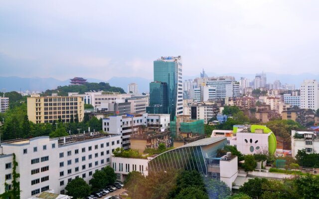 Fuzhou Lakeside Hotel