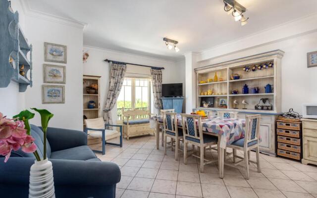 Wonderful Flats with Pool by Host Wise