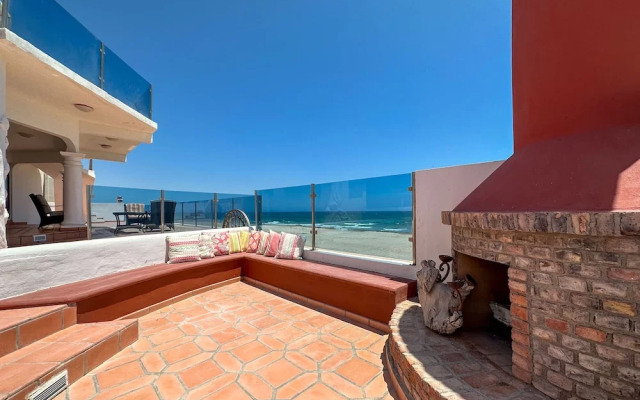 Your Beachfront Escape Close to Everything