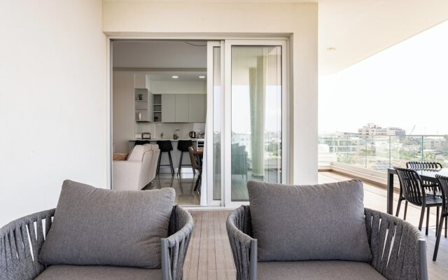 YAMAS Urban Living Pool Penthouse Marvel