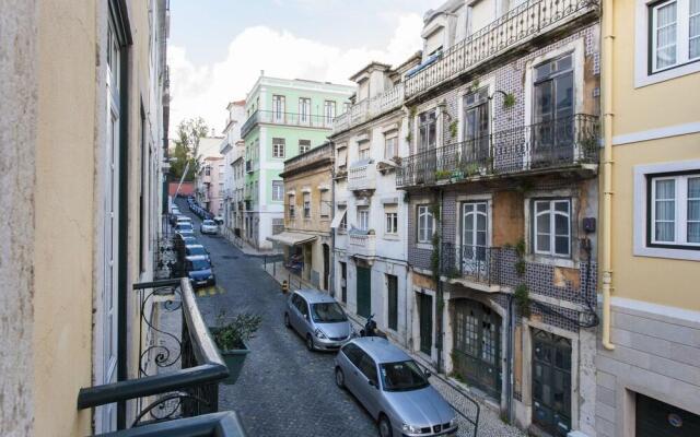 ALTIDO Exquisite 2BR home w/ balcony in Lapa