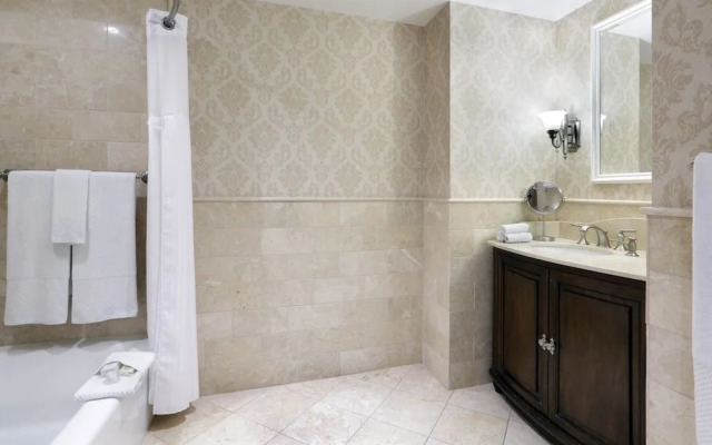 Madison Beach Hotel, Curio Collection by Hilton