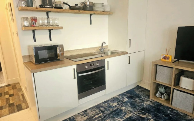 Seaside Haven Coastal Comfort 200m from the Beach