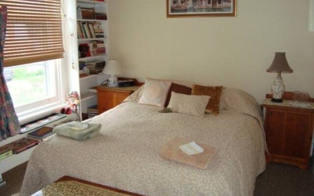 Australis Guest House