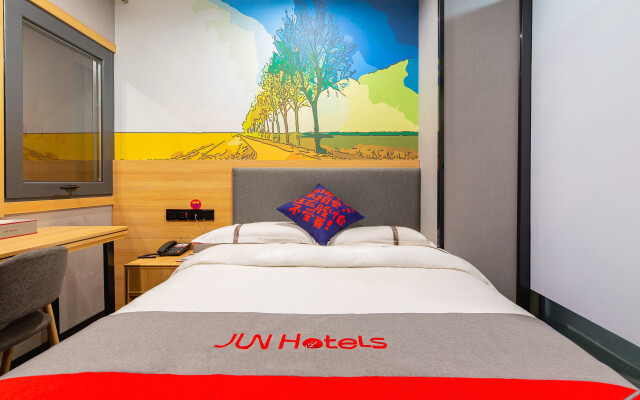 Yunyi Chain Hotel (Nanjing Qixia Yaohuamen Subway Station)