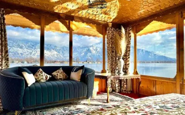 New Zenith Group of Houseboats