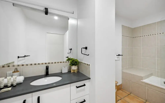 Pristine 2-bed Apartment With Pool and Balcony