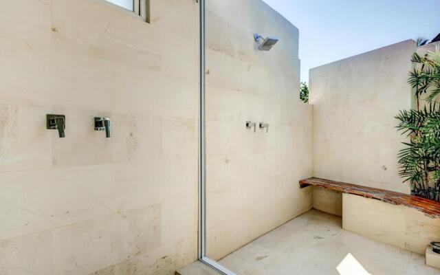 Puerto Aventuras Villa Sleeps 10 with Pool