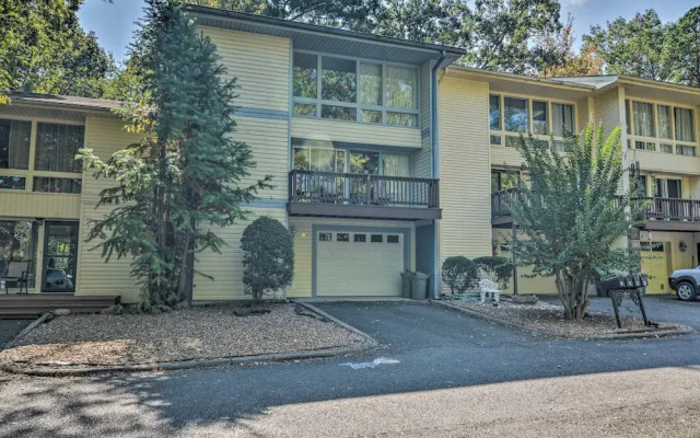 Lakefront Townhome w/ View in Hot Springs Village!
