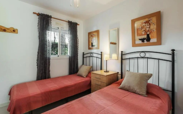Perfect Family Apartment in Acapulco Playa, Nerja