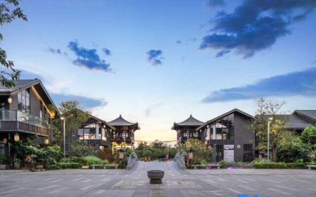 Xinxing Zenyu Town North and South Ju Siheyuan