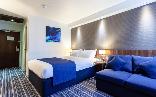 Holiday Inn Express Edinburgh Airport (ex Quality Edinburgh Airport Hotel)