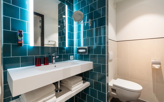 Holiday Inn - the niu, Fender Amsterdam by IHG