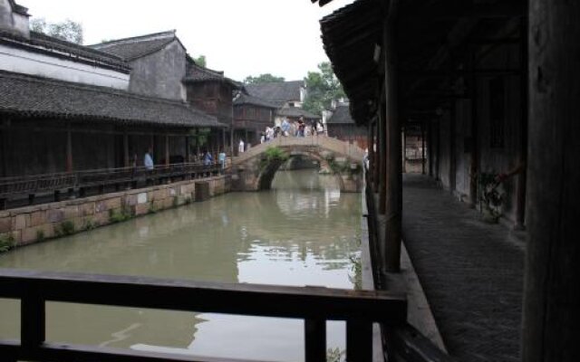 Wuzhen Bridge River Home Inn