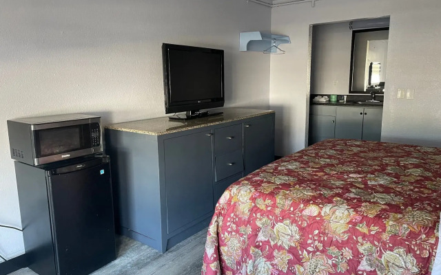 Budgetel Inn & Suites