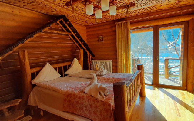 "Обійми гір"Котеджі