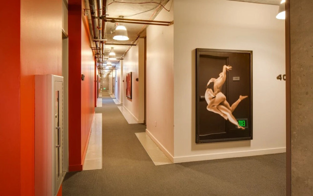 Stay Alfred on 6th Avenue