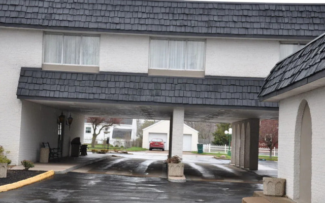 Mangnuson Hotel East Sandusky