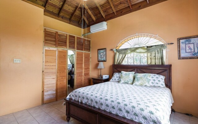 YanceyLargoEstate 2BR Villa w/Mountain Views by RedAwning